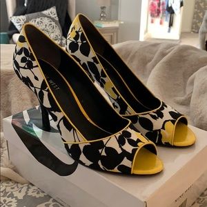Nine West floral heels! Size 9.5.